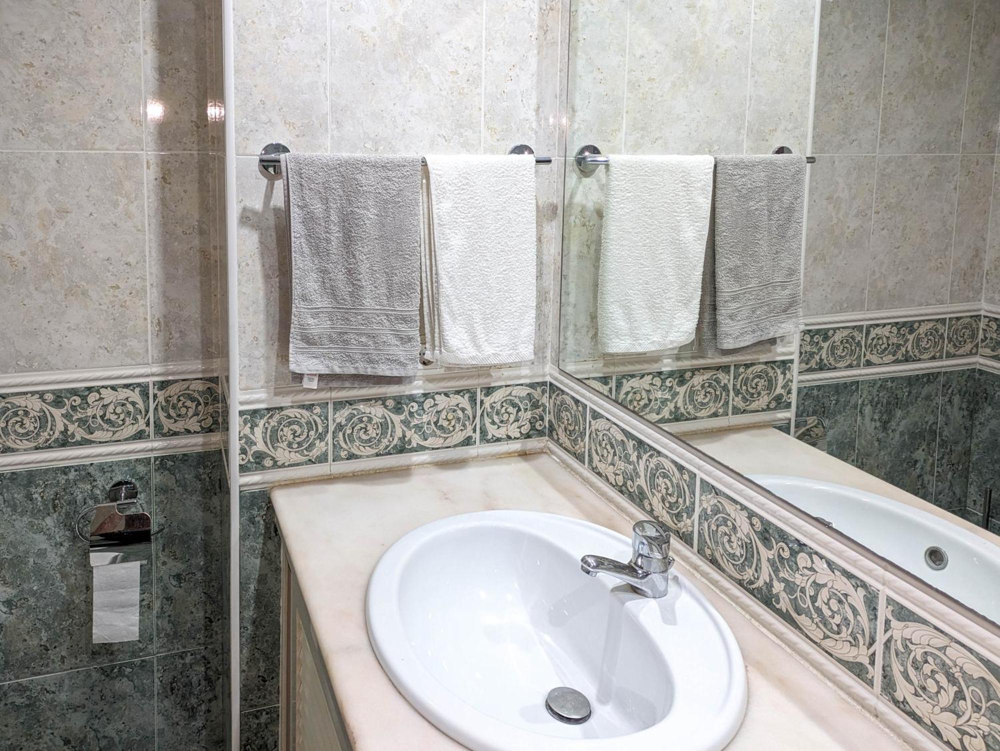 Two Bedroom Apartment - 110M2, Ac, Terrace, Wi-Fi Lagos Exterior foto